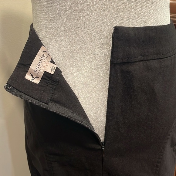 Nanette Lepore Sz 6  fit and flare black stretchy skirt with zip and lace detail - Picture 5 of 11